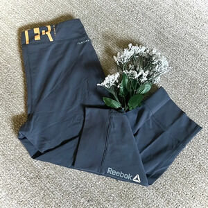 Reebok Playdry Capri Logo Workout Leggings - Small